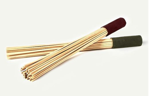 Varetas de bambu para massagem e automassagem.