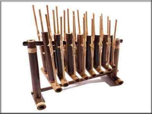 Angklung. instrumento de bambu