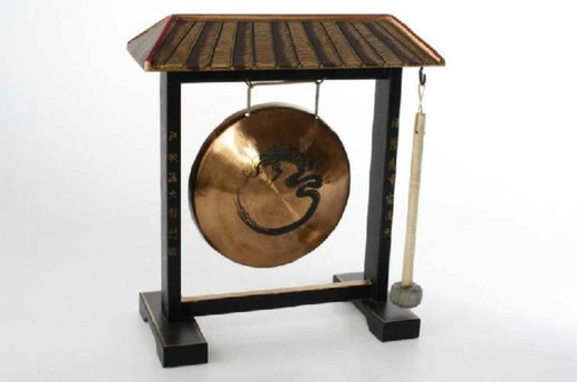 Gong japonés de madera y metal