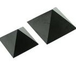 Pyramides de shungite (la pierre intelligente)