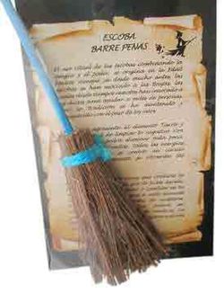 L'amuleto 4 scope spazza i dolori