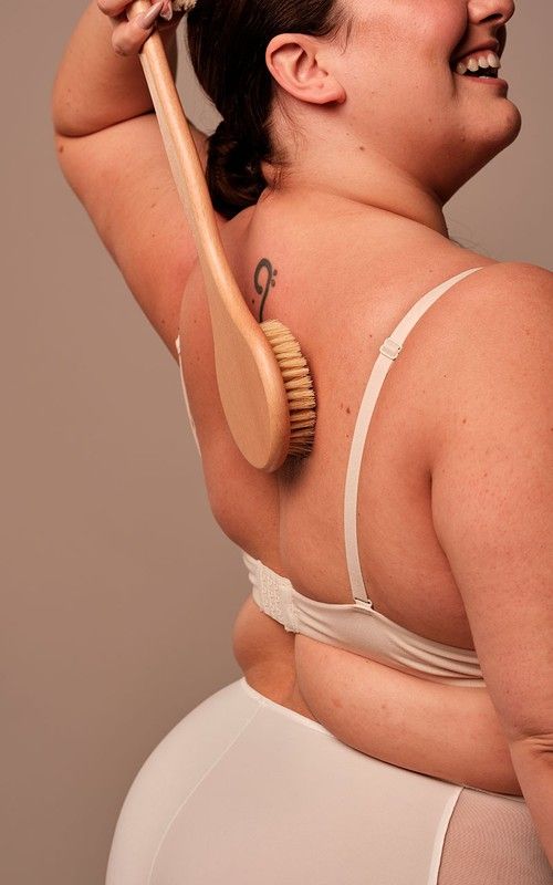Brosse de bain exfoliante pour le corps