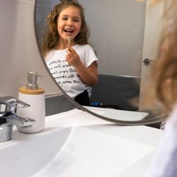 Escova de dentes individual infantil amarela