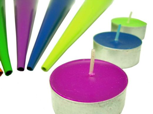 Coni portacandela in metallo con candela profumata