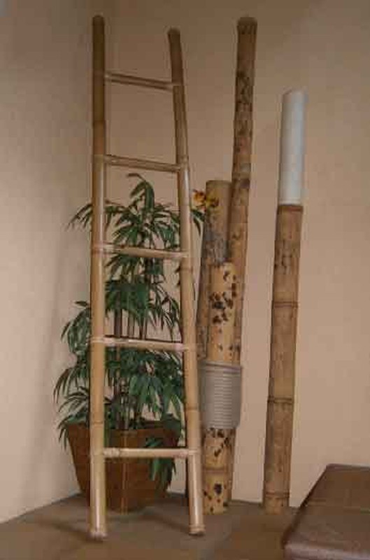 Escalera de bambú color natural