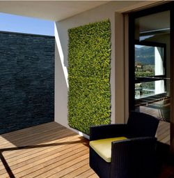 Jardim vertical de plantas artificiais