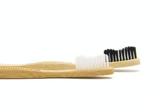Pack 2 brosses à dents adultes Noir et Blanc