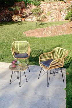 Ensemble table et chaises en rotin synthétique