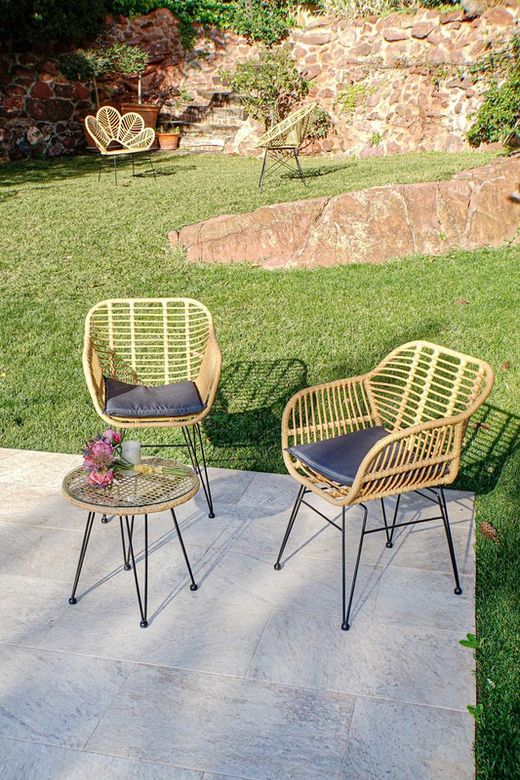 Ensemble table et chaises en rotin synthétique