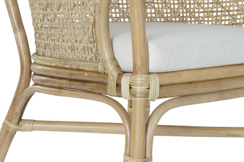 Sillon de bambú y ratán natural de estilo Balinés con cojín blanco — dbambu