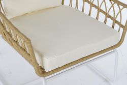 Rattan sintético e poltrona de metal