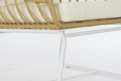 Rattan sintético e poltrona de metal