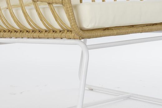 Rattan sintético e poltrona de metal