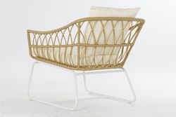 Rattan sintético e poltrona de metal