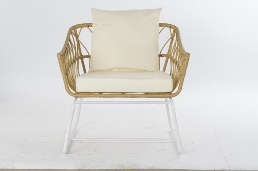 Rattan sintético e poltrona de metal