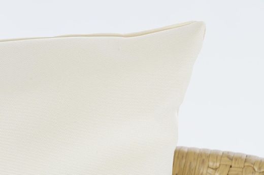 Rattan sintético e poltrona de metal